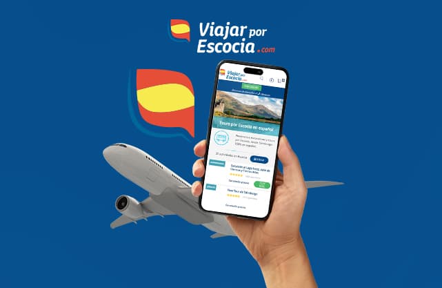 Proyecto Viajar por Escocia — mockup con logo, móvil y avión
